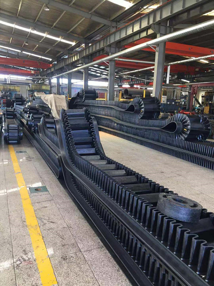 大傾角輸送帶廠(chǎng)家注意事項(xiàng)